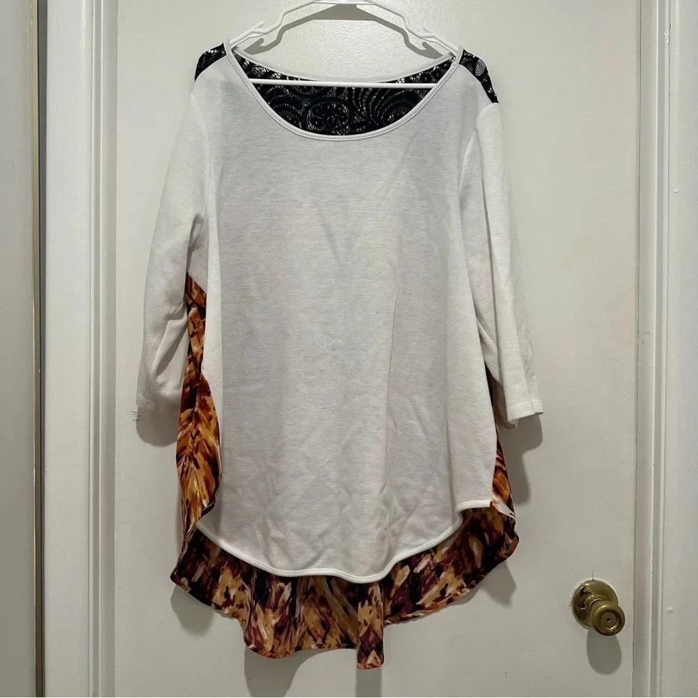 Kate & Mallory High low‎ patterned lace top